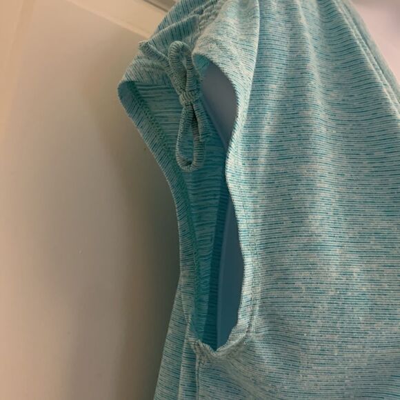 COLUMBIA, sleeveless,  small, great condition, tie shoulders - Picture 2 of 13